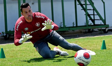 Dolo Do Cruzeiro Goleiro F Bio Inicia Conversas De Renova O O