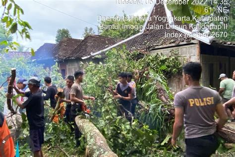 Angin Puting Beliung Terjang Bantul Warga Ada Suara Gemuruh Yang