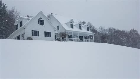 White House on the Hill – Another World Bed and Breakfast