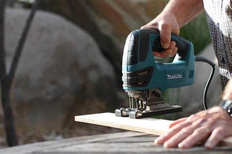 How To Use A Jigsaw Tool