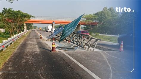 Korban Kecelakaan Bus Di Tol Cipali Satu Dosen Unpam Meninggal