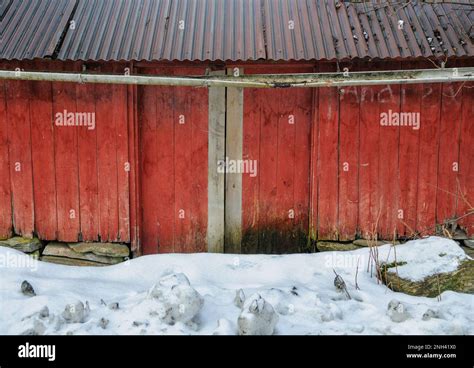 Old Red Barn In Winter Stock Photo Alamy