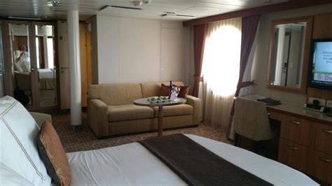 Suite 2208 On Celebrity Reflection Category U5