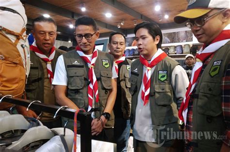 Sandiaga Uno Kunjungi Eiger Adventure Store Bandung Foto 2 1967123