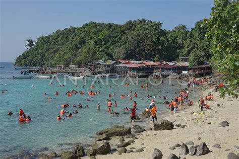 Wisatawan Padati Pulau Weh Sabang Antara Foto