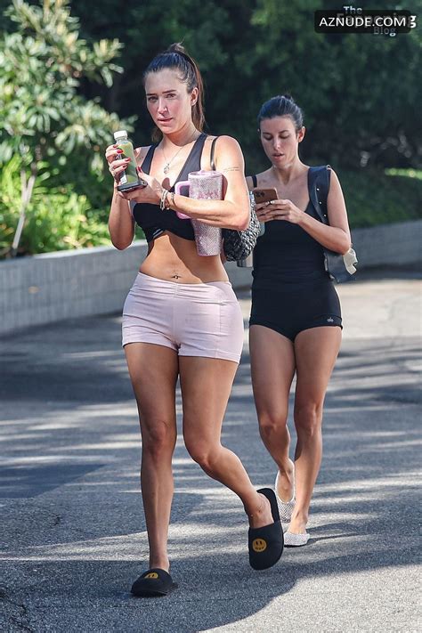 Anastasia Karanikolaou Sexy Spotted Flaunting Her Sculpted Abs And Hot Legs In Brentwood Aznude