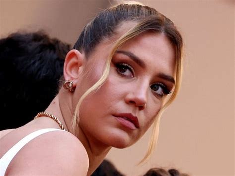 Adèle Exarchopoulos Nue Avec Son Compagnon Dans Le Clip Fire Télé Star