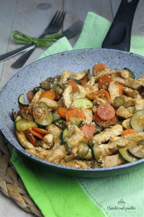 Straccetti Di Pollo Alla Soia Con Zucchine E Carote