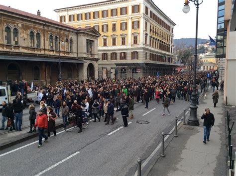 Ferriera I Cittadini Scendono In Piazza Per La Tutela Della Salute