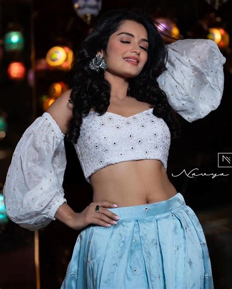 Priyanka Jain Spicy Navel Thighs Exposed In Lehanga Glamsundari In