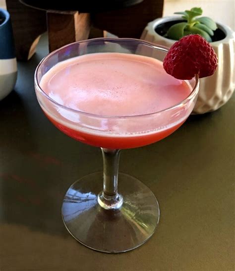 Strawberry Elderflower Liqueur Cocktail Emilyfabulous