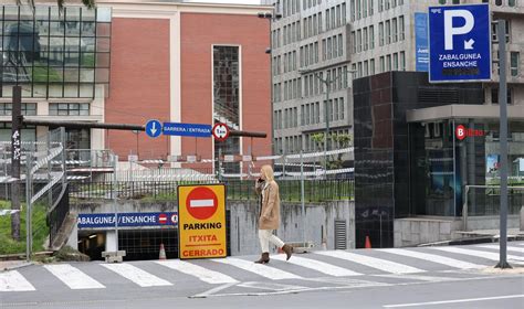 En imágenes comienzan las obras de renovación del parking del Ensanche