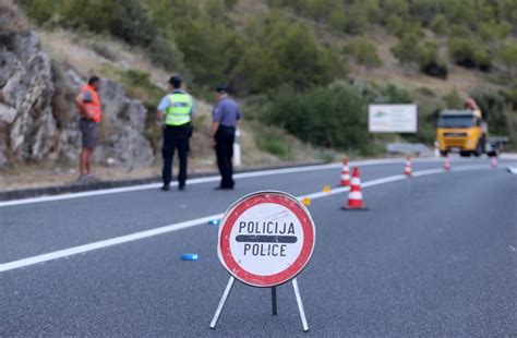 Strašna nesreća na Jadranskoj magistrali Auto sletio s ceste i zapalio