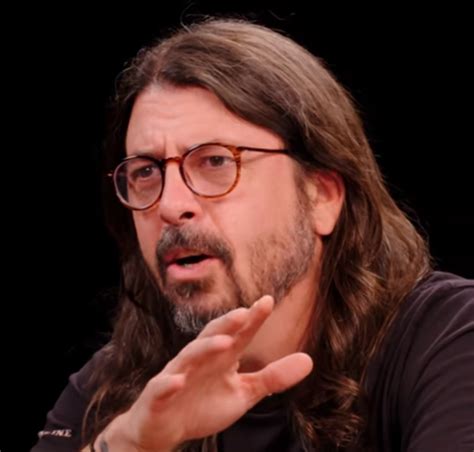 Casado desde 2003 Dave Grohl do Foo Fighters admite traição ao