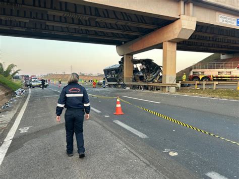 Acidente Nibus De Turismo Deixa Mortos Em S O Paulo R Dio