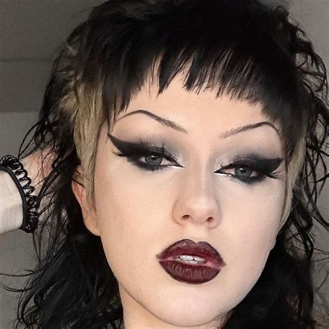 𝔭𝔦𝔵𝔦𝔢 ♱ On Instagram Korn Noises In 2024 Dark Makeup Gothic