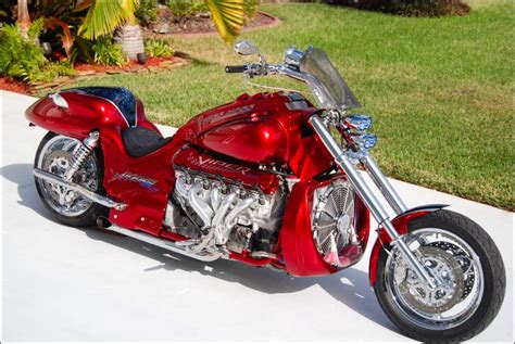 Viper Powered – 2005 Boss Hoss ZZ4 Custom | Bike-urious