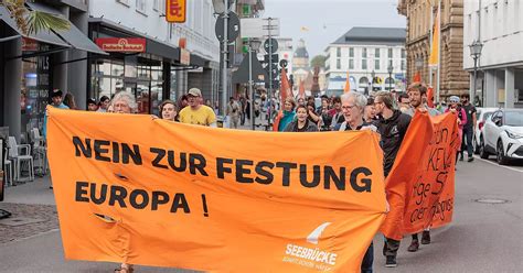 Demo am Marktplatz Seebrücke fordert bessere Asyl Politik