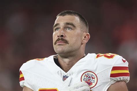 Travis Kelce Injury Update Chiefs TE Expected To Play Despite