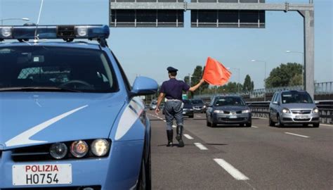 Incidente Sull A1 Morti Nonno E Nipote Di 10 Anni Nano TV