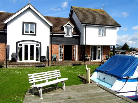 Albion Cottage Wroxham Riverside Cottage With Own Mooring On River