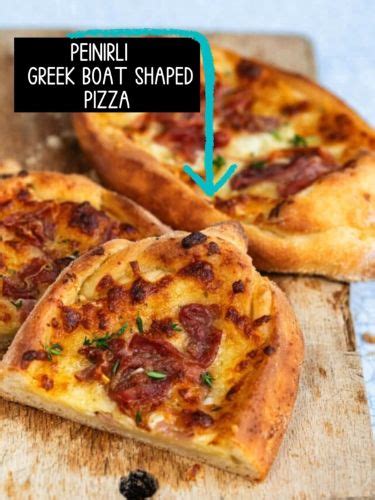 Peinirli Greek Boat Shaped Pizza En