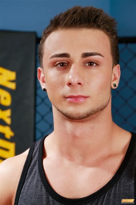 NEXT DOOR MALE Fisiculturista dotado Raoul Porno Gay Online Caiu na Net Vídeos Gay