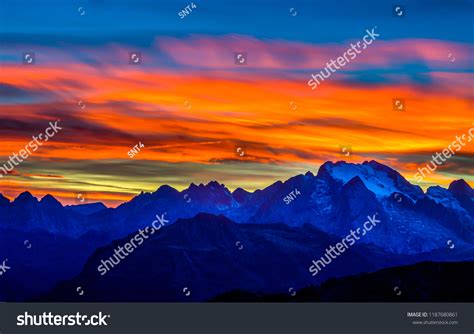 1,675,124 Sunset Mountains Background Images, Stock Photos & Vectors ...