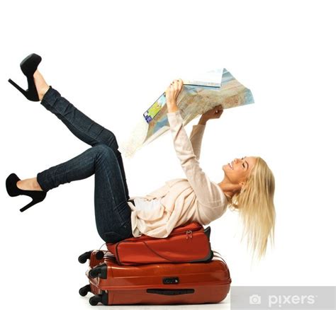 Sticker Femme Blonde Couch E Sur Une Valise Sur La Carte Pixers Fr