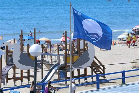 Estas son las 729 banderas azules que ondearán este verano en playas y