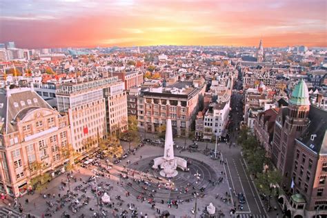 Plac Dam W Amsterdamie Zwiedzanie I Atrakcje Przewodnik