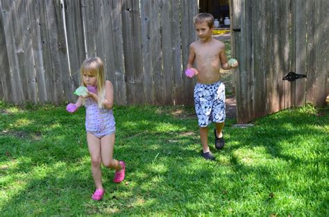 Summer Fun: Water Balloon Fight – Cooking for My Kids