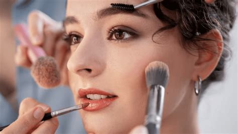 7 Pasos Para Aplicar La Base De Maquillaje Y Obtener Una Cobertura