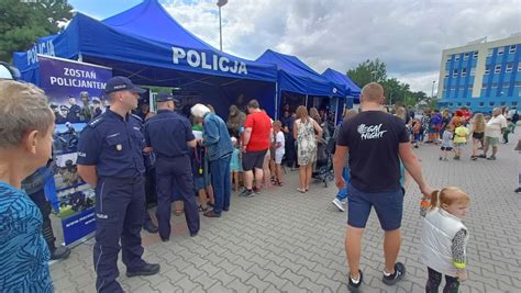 Rodzinny Piknik Na Wi To Policji W Ostro Ce Zdj Cie