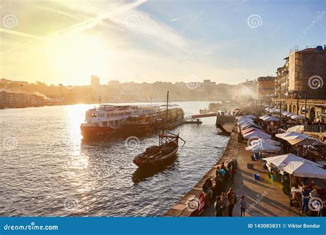 De Dezembro De Porto Portugal Opini O A Rea Do Passeio De