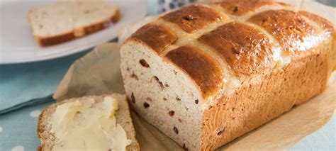 Date Toffee Hot Cross Loaf Or Mini Hot Cross Buns Recipe Carr S Flour