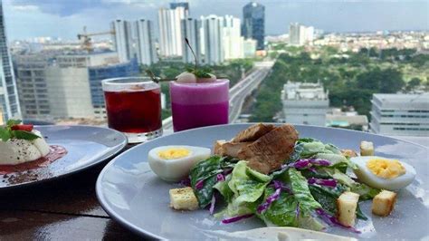 Costess Cafe Tempat Makan Malam Romantis Dengan City View Di Jakarta