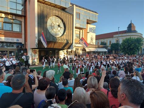 Folklorni Ansambl Orkestar I Hor Doma Kulture Otvorili Pirotsko Leto