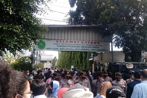 Ada Sidang Habib Rizieq Shihab Pintu Masuk Pn Jakarta Timur Dijaga Ketat