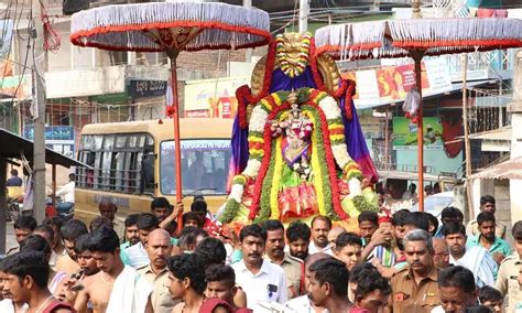 Vontimitta Rama Gives Darshan As Venugopala Swamy