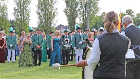 Polonaise Und Gro Er Zapfenstreich Beim Sch Tzenfest In Overberge