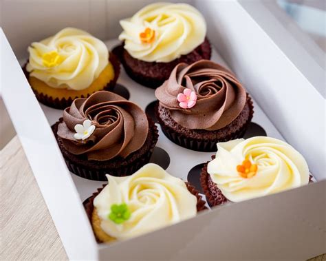 Cupcake Deliveries | Yummy cupcakes, Cupcake delivery, Vanilla cupcakes