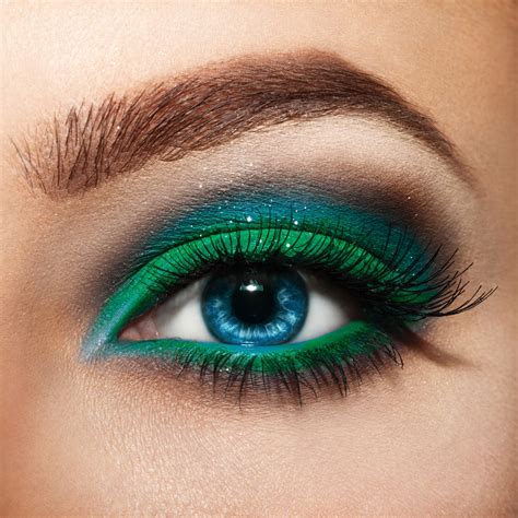 Green Eyes Makeup