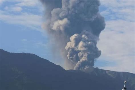 Update Gunung Marapi Erupsi Kembali Terjadi Kolom Abu Mencapai