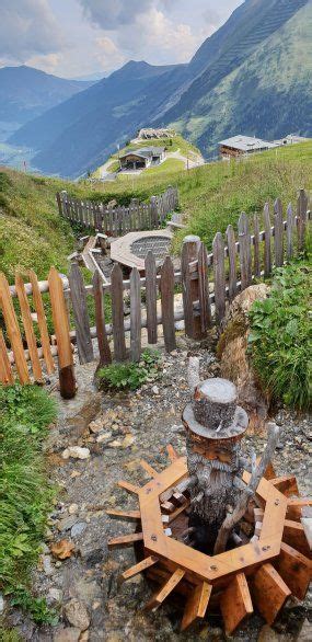 Gletscherflohsafari für Kinder Hintertuxer Gletscher Sommerberg