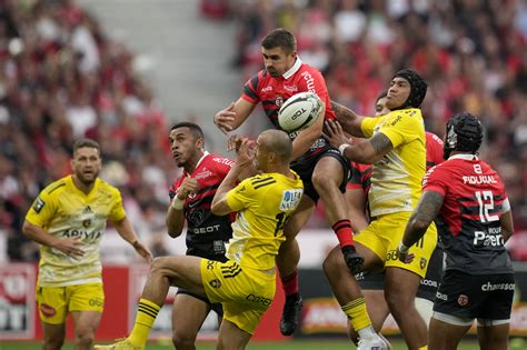 Rugby Finale du Top 14 grâce à Ntamack Toulouse remporte son 22e