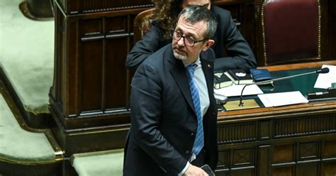 Meloni Prenda Le Distanze Da Delmastro E Pozzolo Fino A Quando