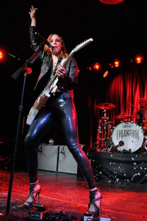 Lzzy Hale Lzzy Hale Halestorm Female Guitarist