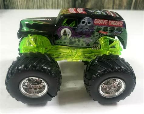 HOT WHEELS MONSTER Jam GRAVE DIGGER Monster Truck véhicule moulé sous pression jouet 3 EUR 10