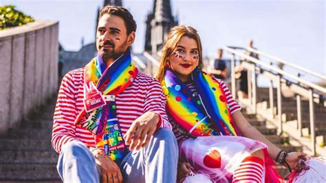 Karneval Köln 2023 Besonderer Mottoschal mit Regenbogen Botschaft